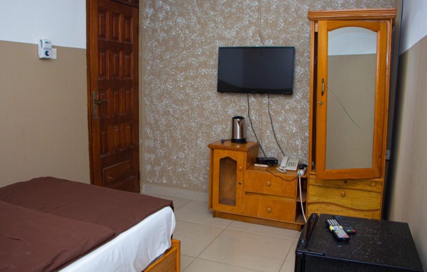 SINGLE ROOM