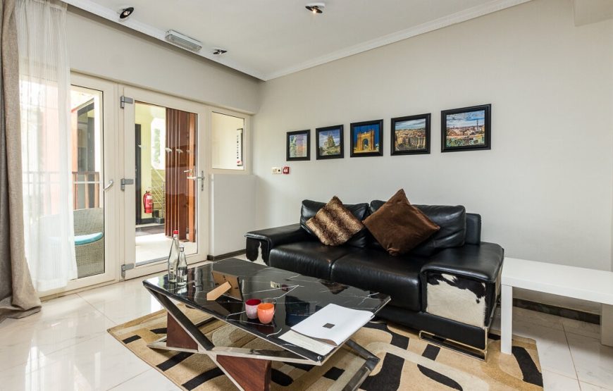 RED MANGO HOTEL & APARTMENT